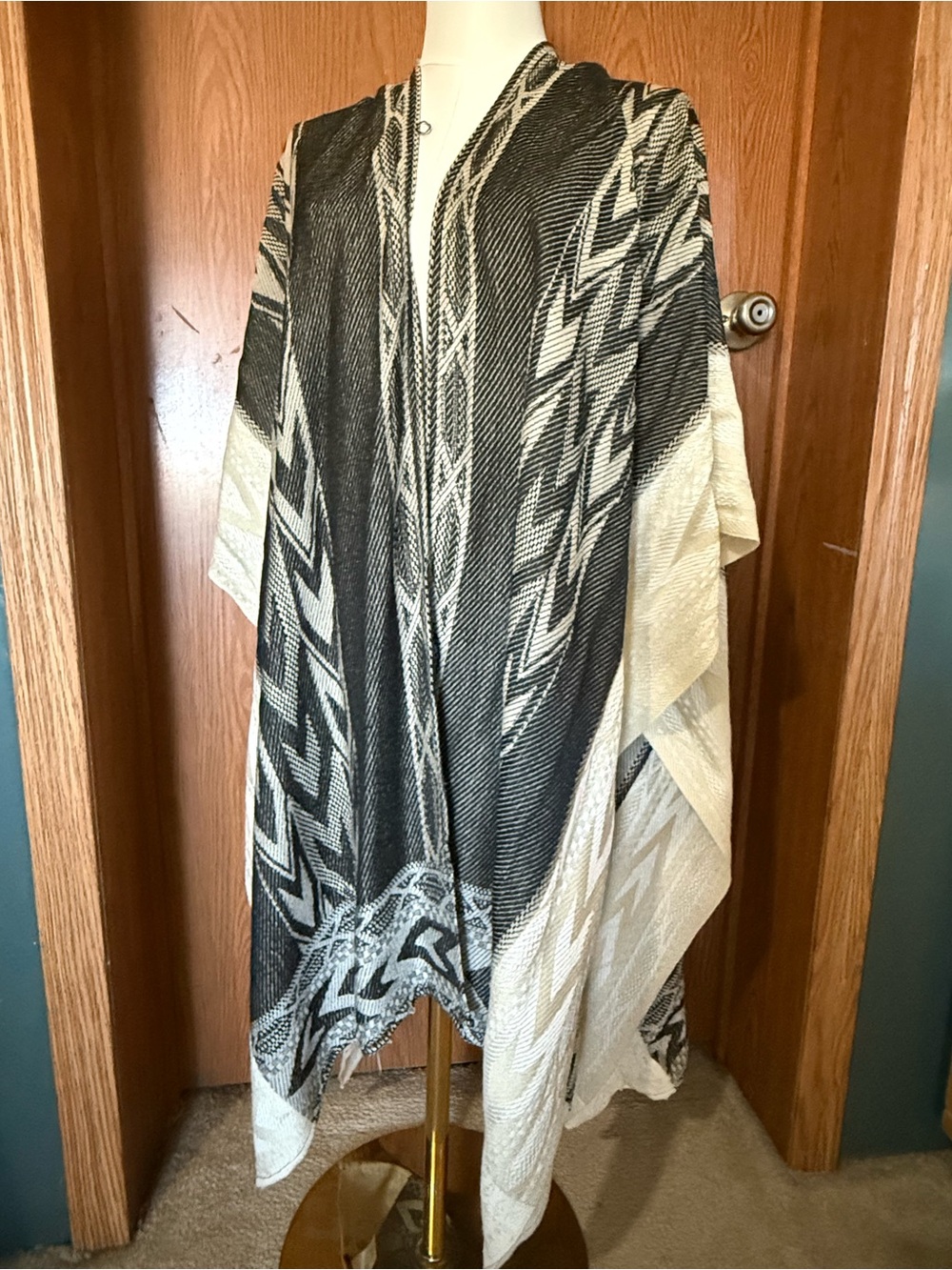 Open front cape black and tan